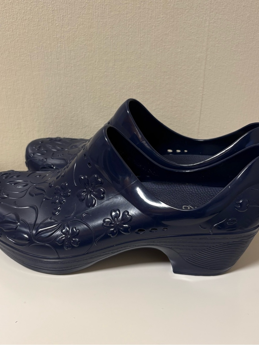 Dansko Pixie Floral Molded Blue Rubber Clogs Slip Resistant Medical Size EURO 40